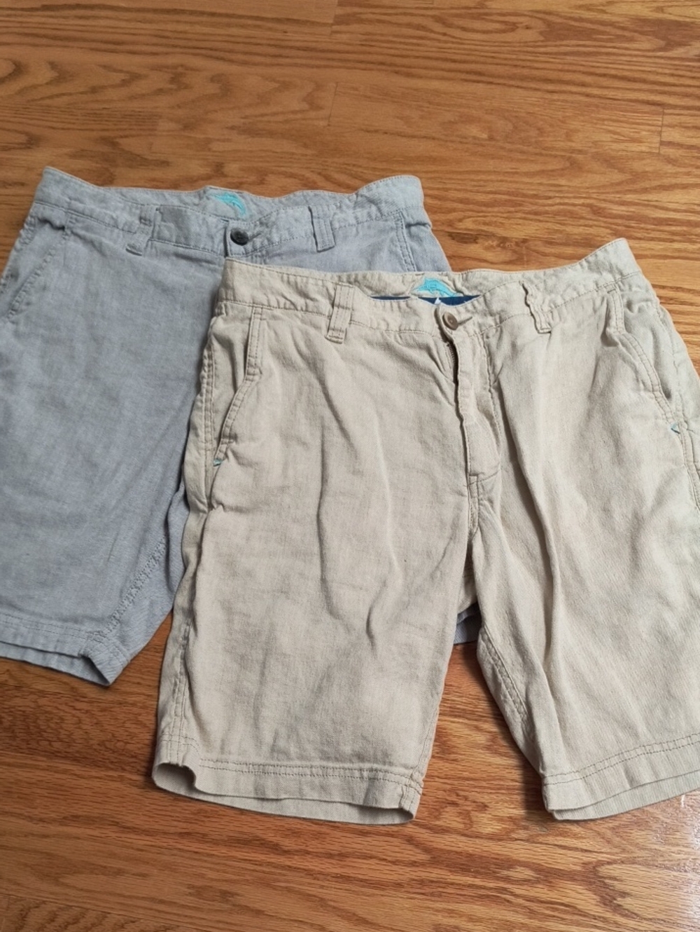 Bundle of 2 Tommy Bahama shorts Men's waist size 32